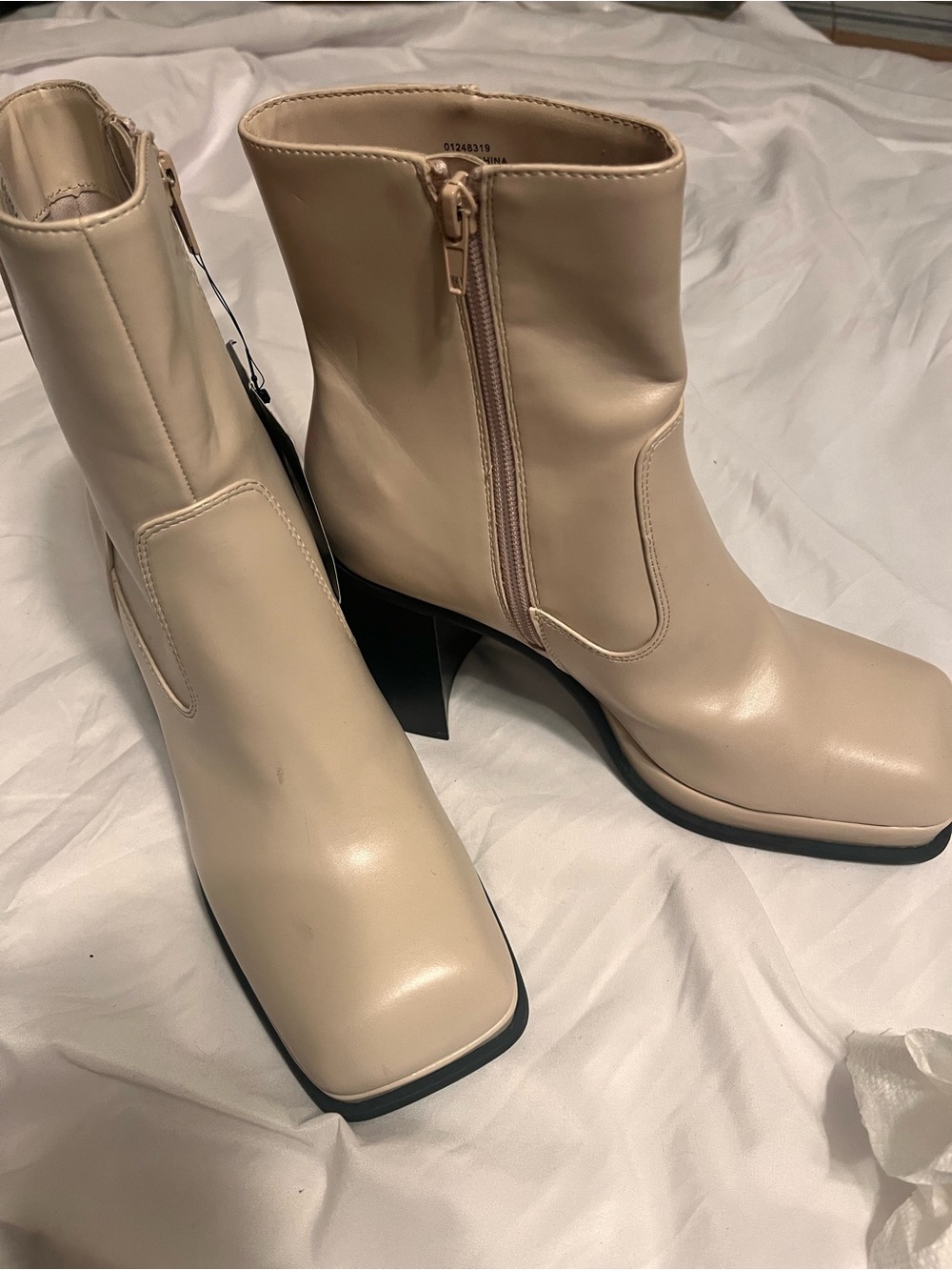 Forever 21 Beige Square Toe Block Heel Ankle Boots NWT Size 8